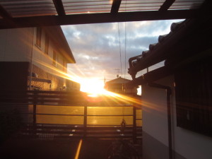 今日の夕陽はとっても綺麗！明日はもっと良いことがいっぱいありそーな　そんな予感がしまーす♪
